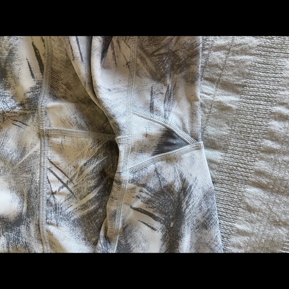 Lululemon Train Times 7/8 Pant, Breeze By White Light Cast - Picture 5 of 6